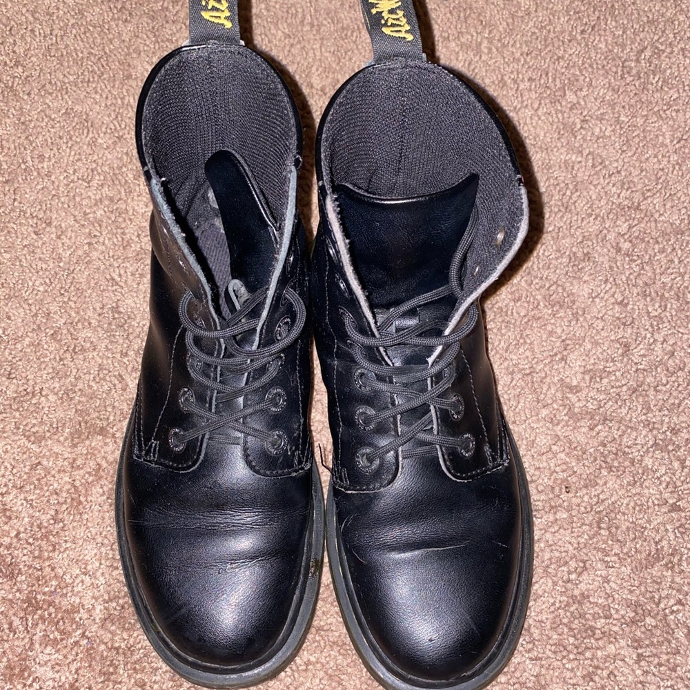 used black dr martens